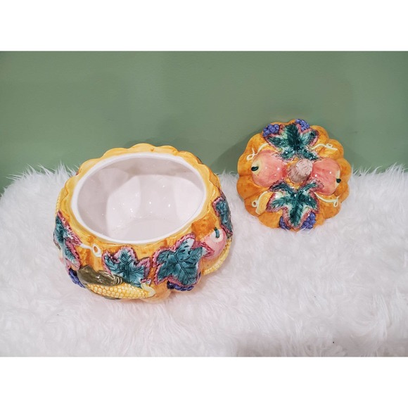 Vintage ceramic serving bowl with lid - Picture 4 of 9